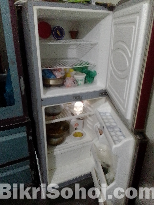 Walton Fridge 300 Ltr. (16.5 sft.)